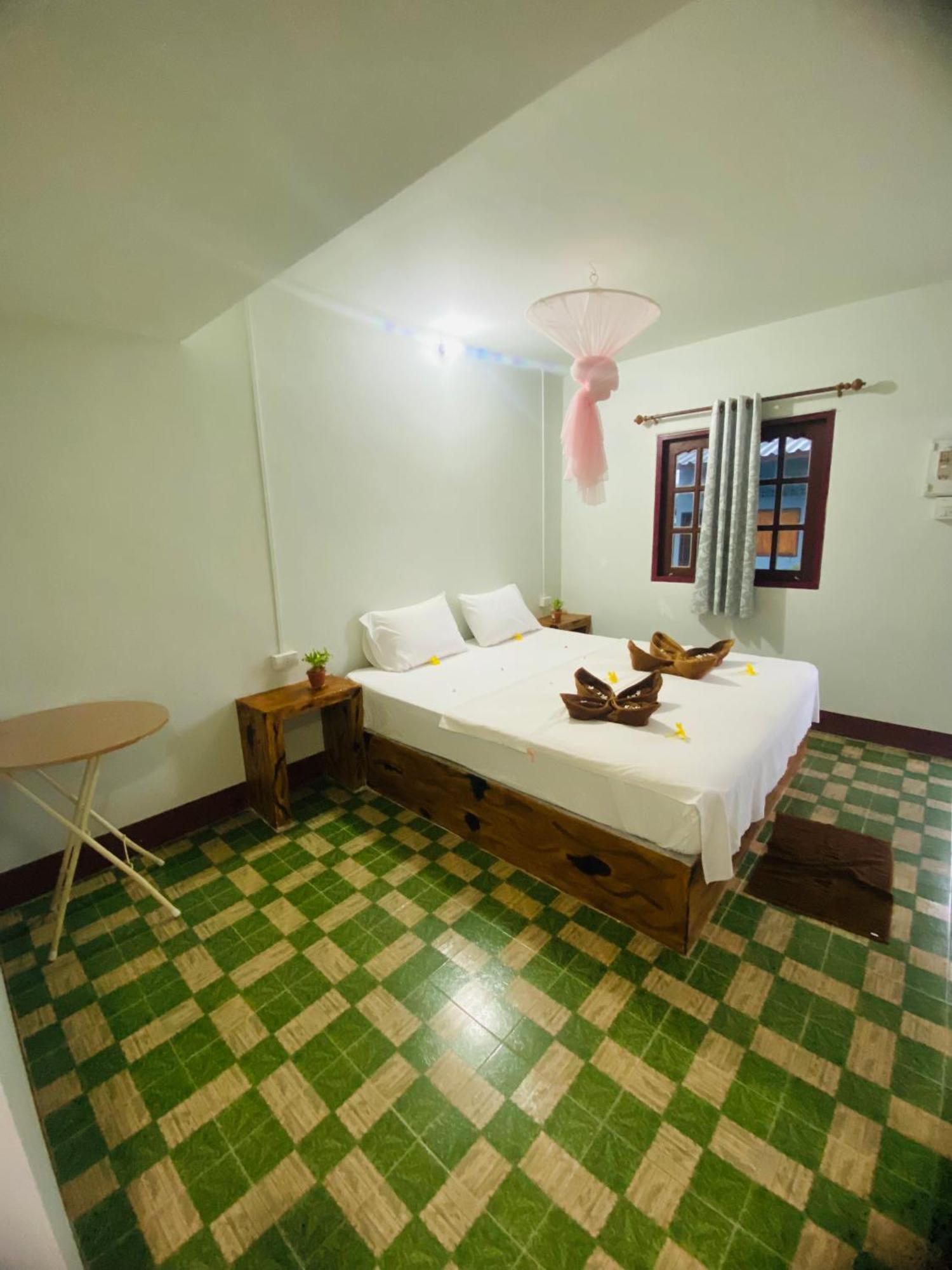 Baan Phuwamin Hotel Koh Lanta Bagian luar foto