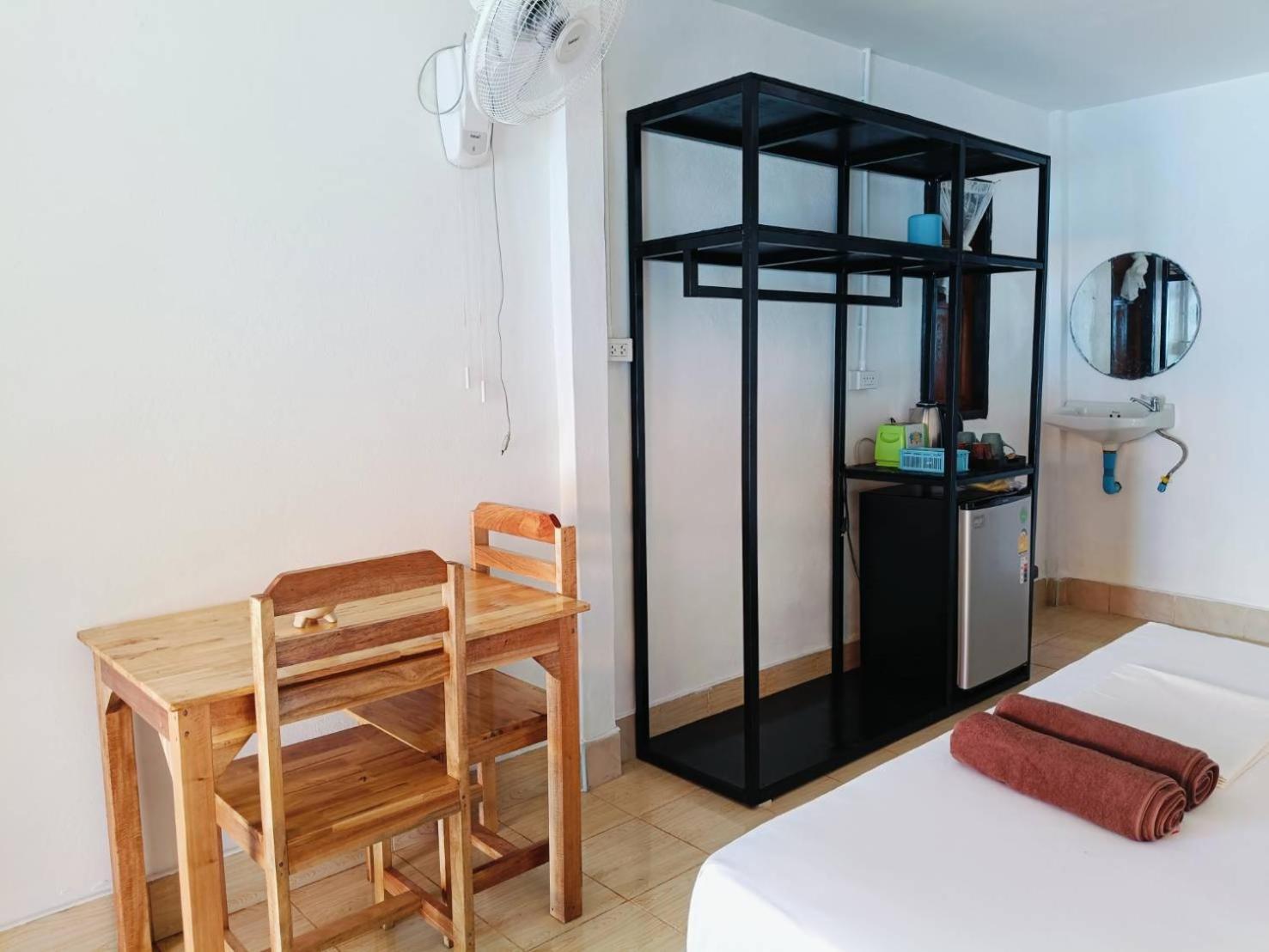 Baan Phuwamin Hotel Koh Lanta Bagian luar foto