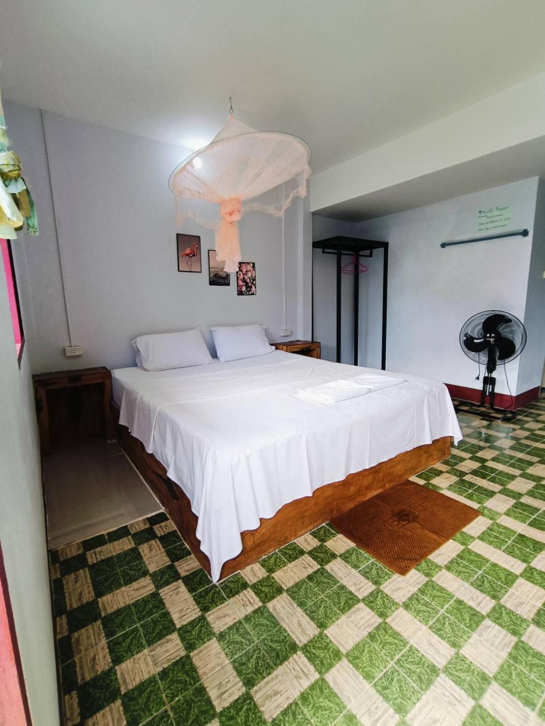 Baan Phuwamin Hotel Koh Lanta Bagian luar foto
