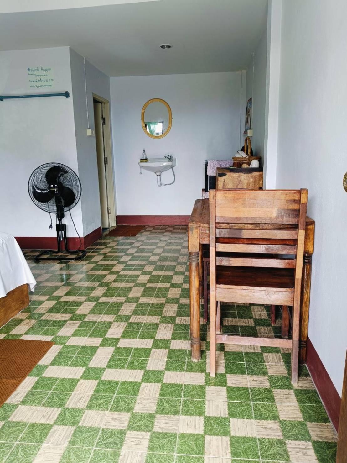 Baan Phuwamin Hotel Koh Lanta Bagian luar foto